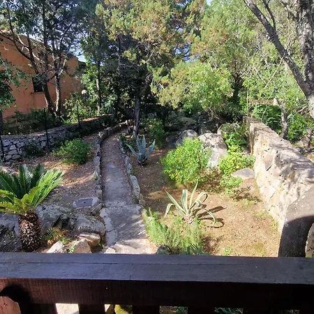 Porto Pollo, Villino Smeraldo Nyaraló